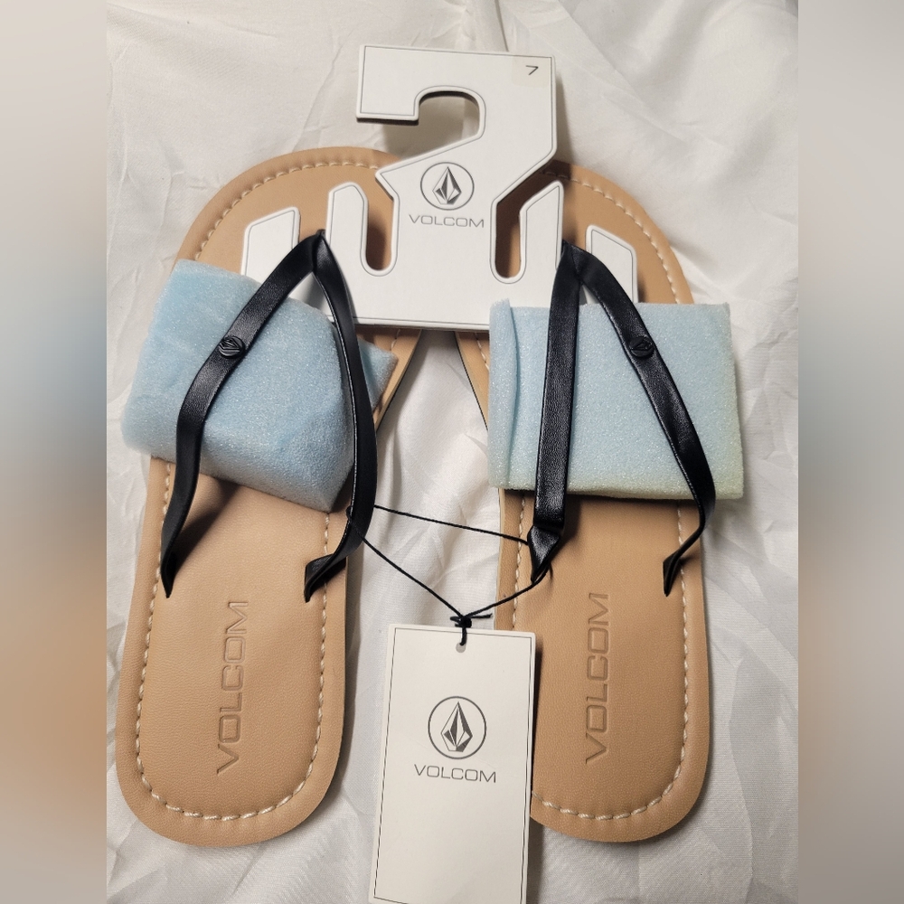 NWT - New VOLCOM flip flops